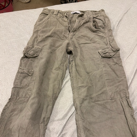 Cargos - Picture 2 of 2